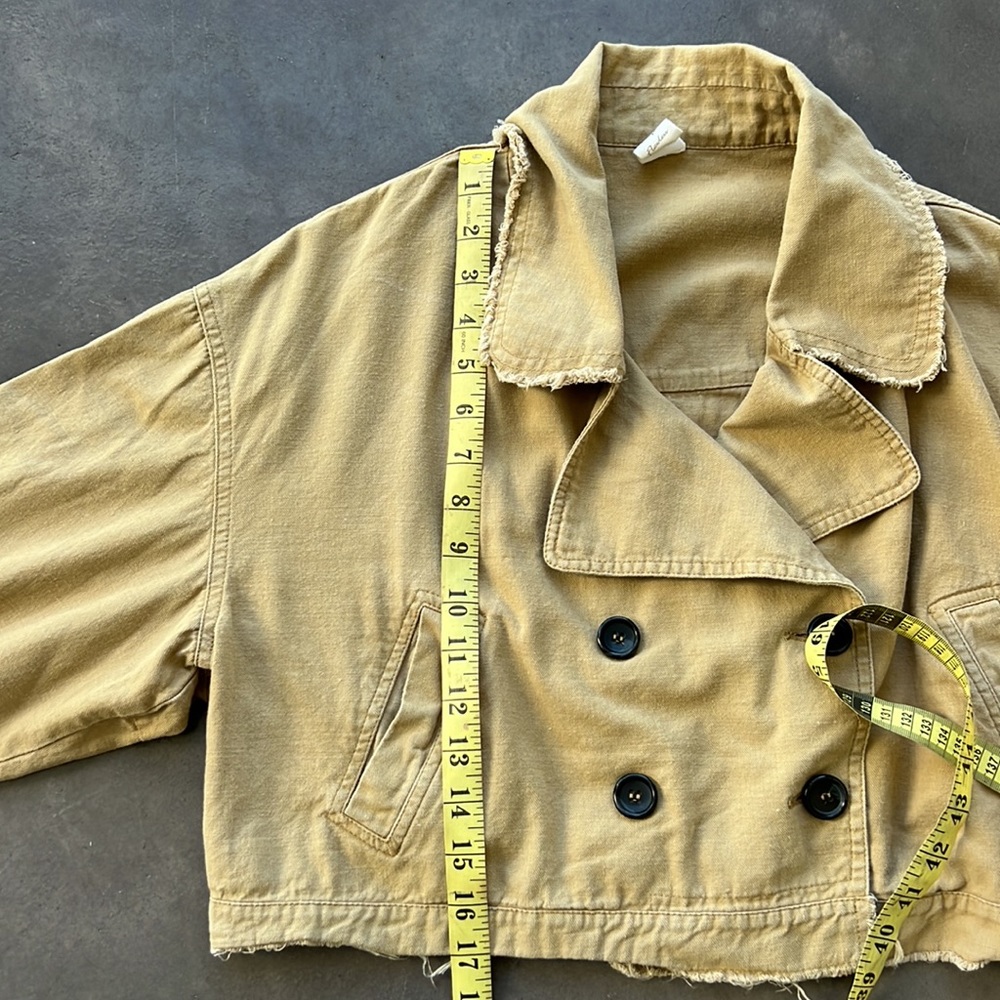 Cropped light cargo jacket. - Picture 5 of 7